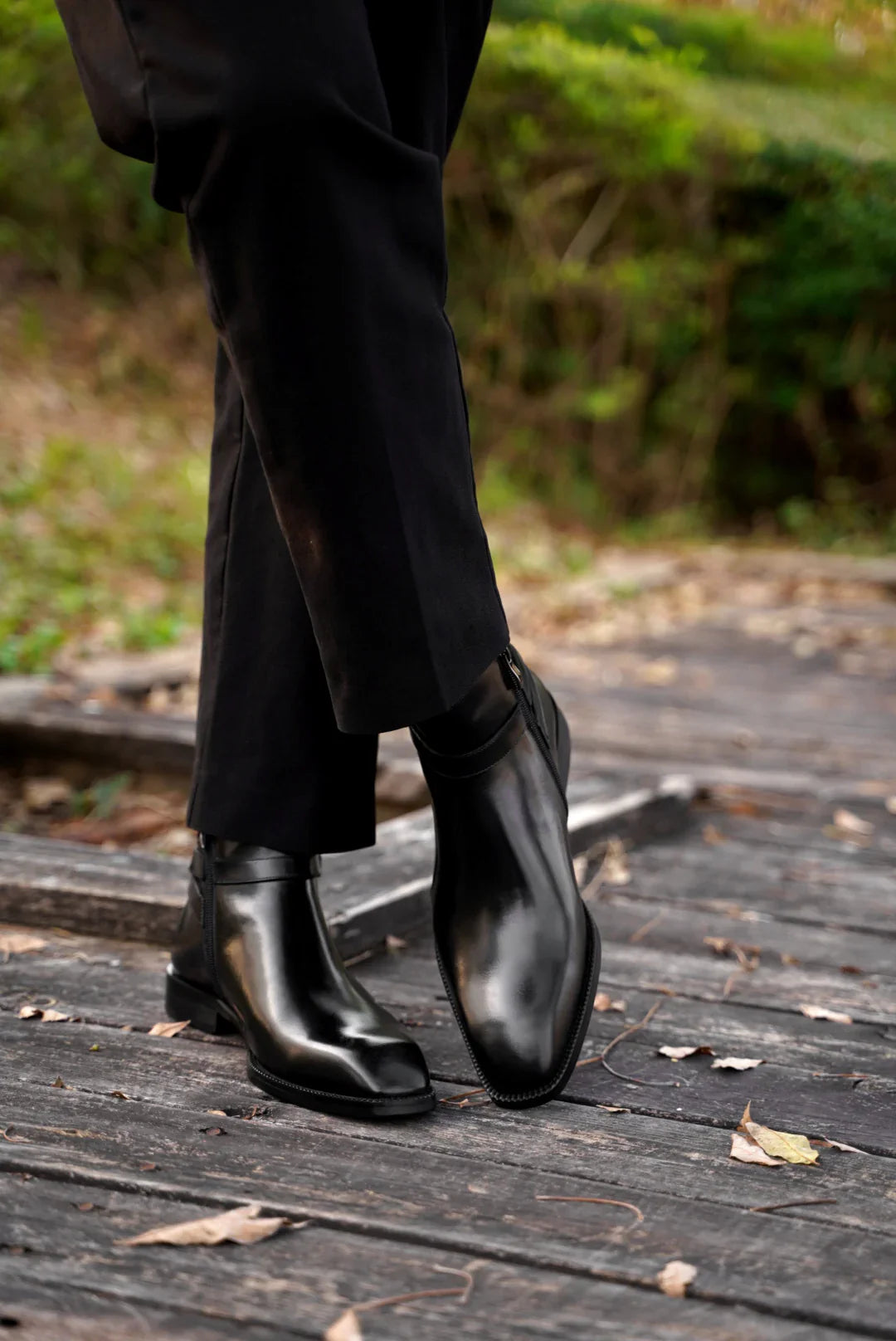 BLACK SQUARE TOE BELT BOOT WITH ZIP