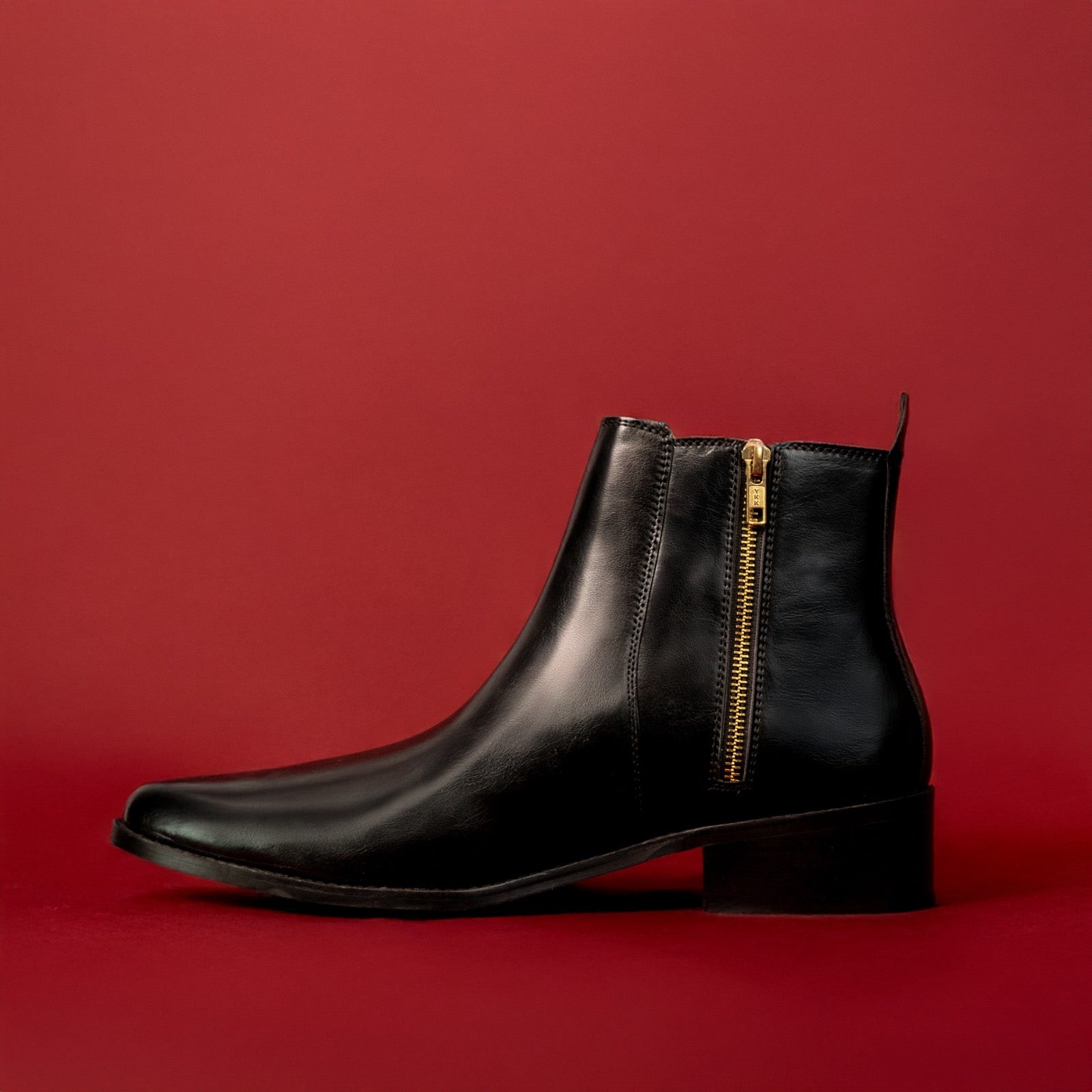Classic Leather Pointed Toe Boots / Gold Zip